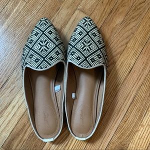 Universal Thread Ivory/Black Woven Pointed Mules